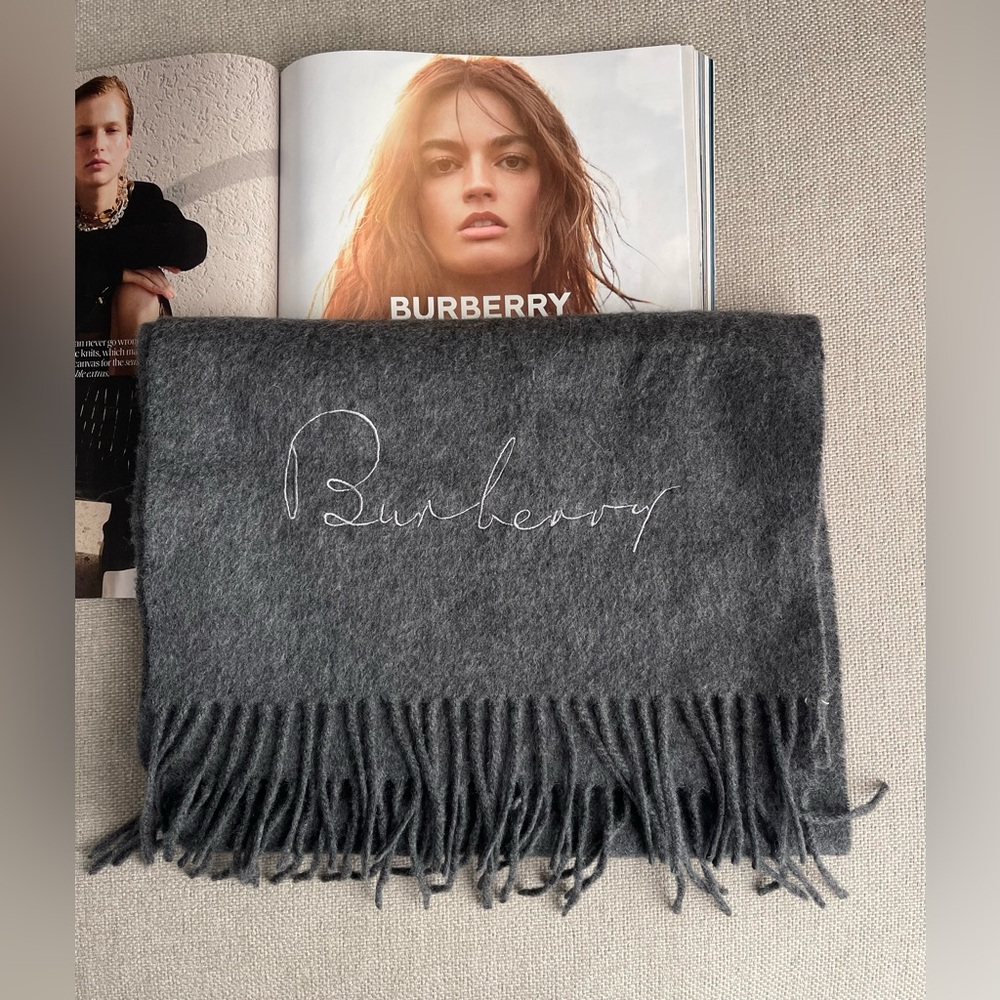 Burberry Solid Cursive Logo 100% Cashmere Scarf In Medium Gray Size 12”x 74” - Picture 1 of 9